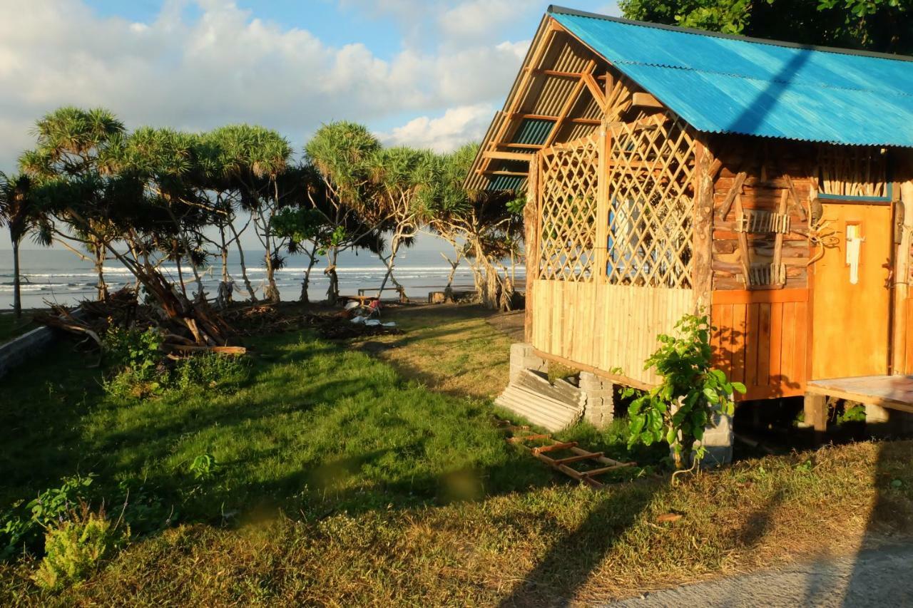 The Nyamo Surf & Stay Pulukan Εξωτερικό φωτογραφία