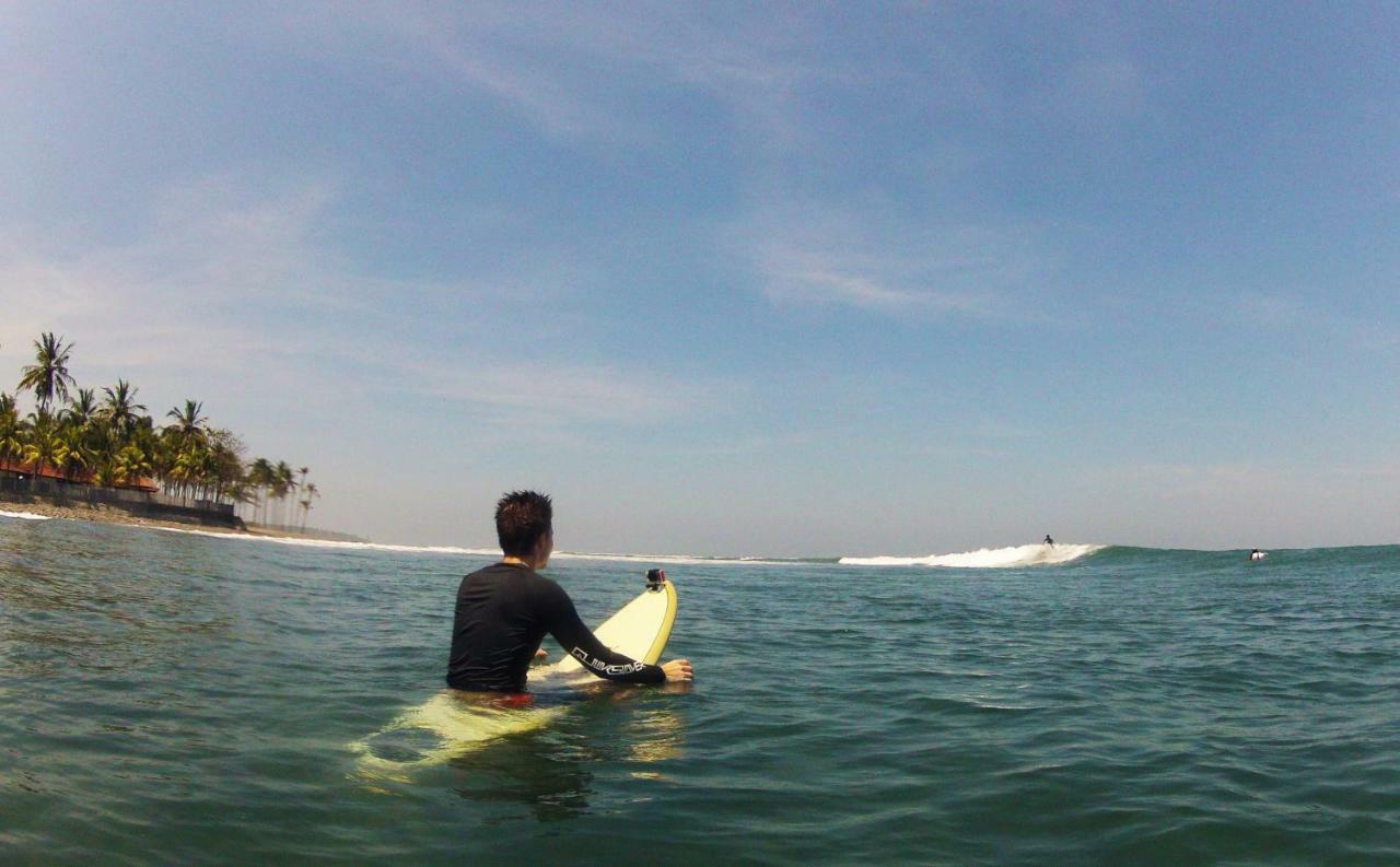 The Nyamo Surf & Stay Pulukan Εξωτερικό φωτογραφία