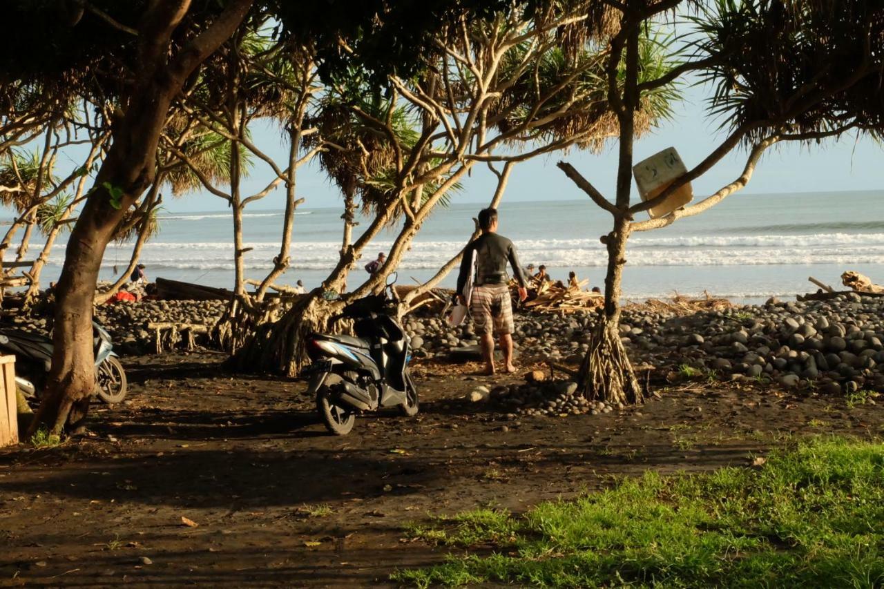 The Nyamo Surf & Stay Pulukan Εξωτερικό φωτογραφία