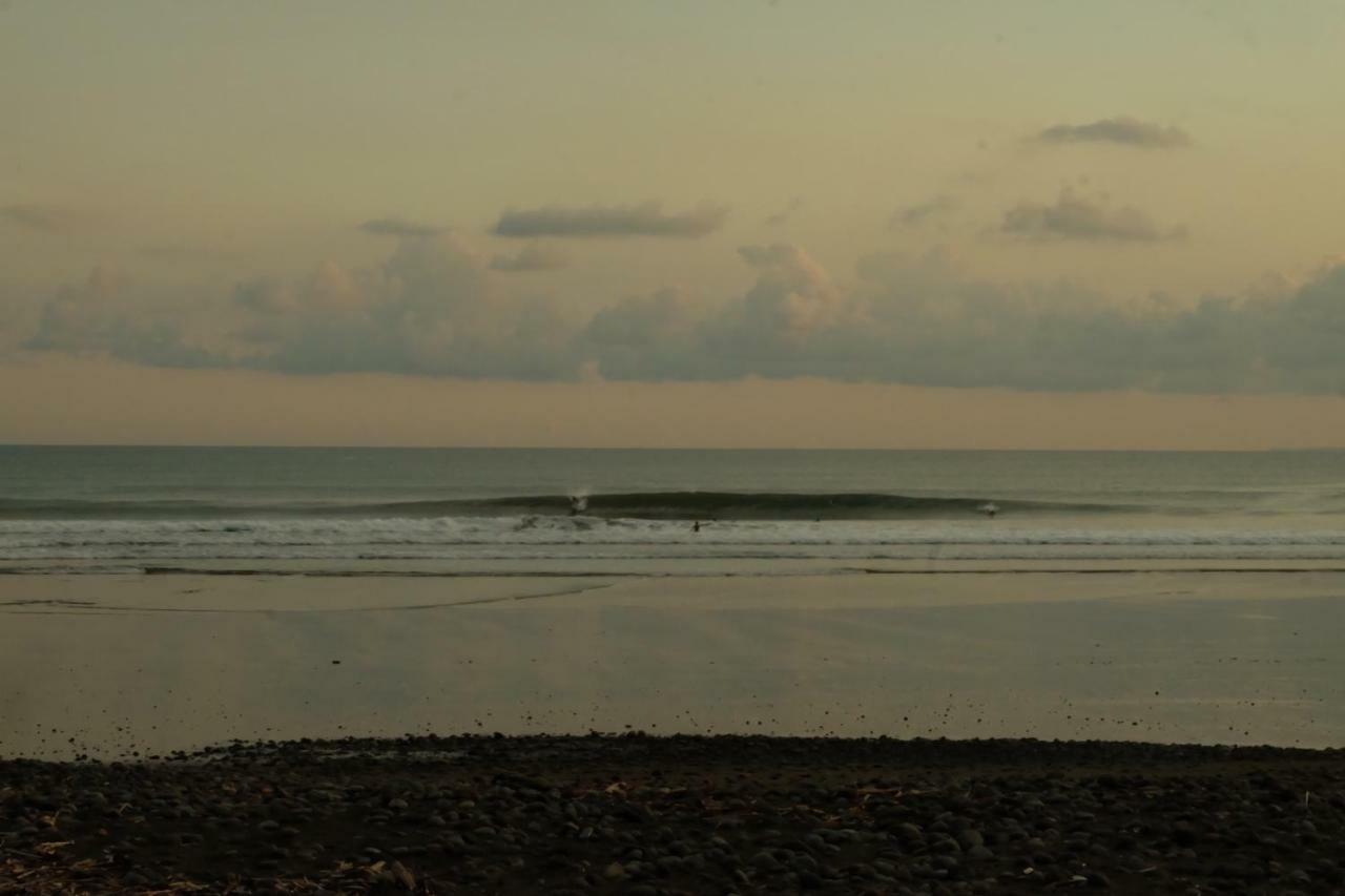 The Nyamo Surf & Stay Pulukan Εξωτερικό φωτογραφία