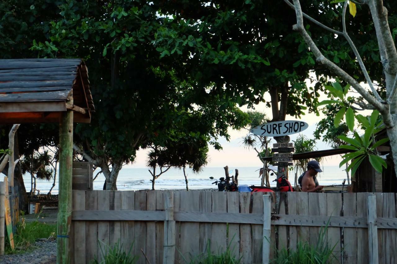 The Nyamo Surf & Stay Pulukan Εξωτερικό φωτογραφία