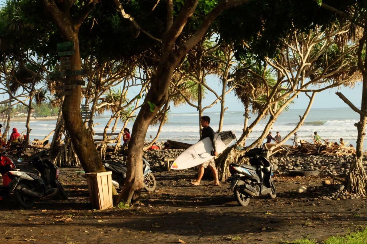 The Nyamo Surf & Stay Pulukan Εξωτερικό φωτογραφία